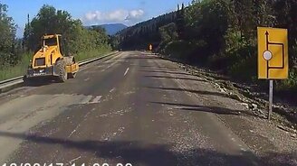 Техника сбегает от дорожников - смотреть видео (1:16)