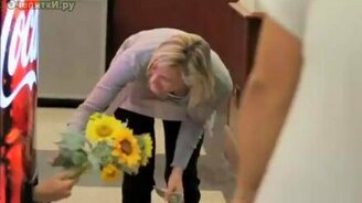 Цветы из автомата с Кока-Колой - смотреть видео (2:03)