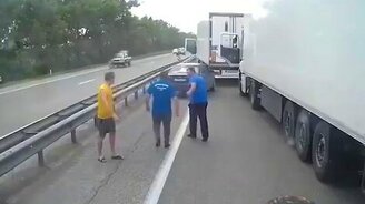 А ты всё ещё учишь дальнобойщиков? - смотреть видео (0:57)