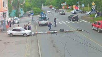 Кот - помощник электриков - смотреть видео (1:53)