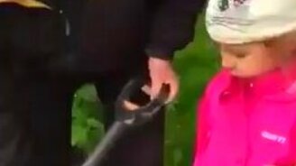 Зачем вы цветы убиваете? - смотреть видео (1:20)