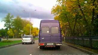 Самый бессмысленный обгон - смотреть видео (0:44)