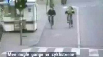 Упал на ровном месте - смотреть видео (0:18)