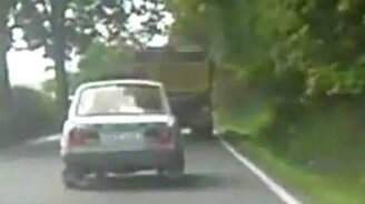 Не вписался в поворот - смотреть видео (0:47)