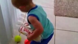 Способ надолго занять ребёнка - смотреть видео (0:39)