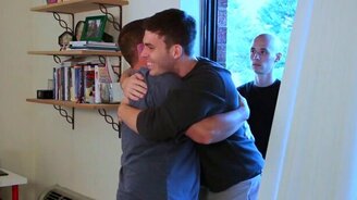 Люди пародируют кота и собаку - смотреть видео (2:05)