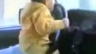 Ребёнок в руле! - смотреть видео (0:31)