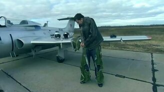 Неподготовленный человек в реактивном самолёте - смотреть видео (5:18)