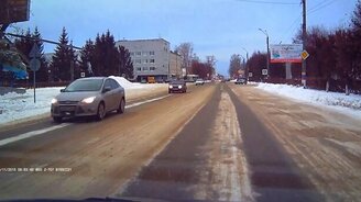 Пассажир пришёл на помощь бабушке - смотреть видео (0:46)