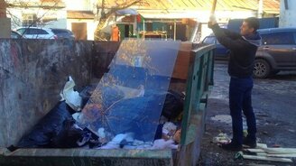 Как разбить закаленное стекло - смотреть видео (1:20)