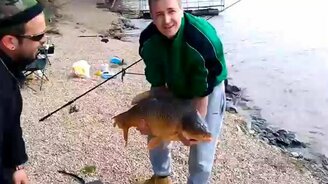 Побег рыбы от сковородки - смотреть видео (0:24)