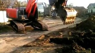 Когда экскаваторщики друг за друга - смотреть видео (2:46)