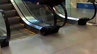 Как весело повредить эскалатор - смотреть видео (0:08)