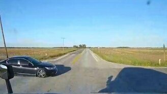 В миллиметре от столкновения - смотреть видео (0:13)