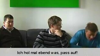 Хитрая игра с ложками - смотреть видео (2:04)