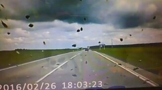 При обгоне смотри в зеркала! - смотреть видео (0:43)