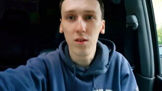 Спас кошку из-под крыши гаража - смотреть видео (4:56)