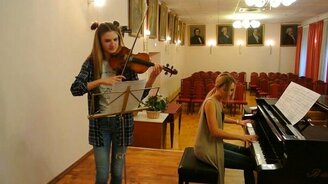 "Пираты Карибского моря" на скрипке и пианино - смотреть видео (2:09)