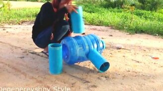 Ловушка для рыб женскими руками - смотреть видео (10:05)