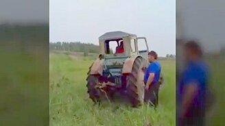 Спасли лошадь из болота - смотреть видео (0:50)