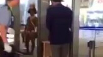 Досмотр папуаса - смотреть видео (0:39)