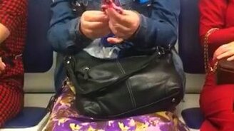 Властительница спиннера - смотреть видео (0:18)