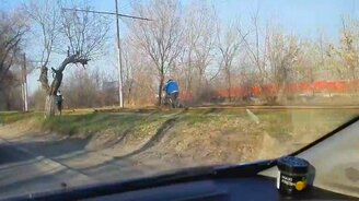 Самый чудной велосипедист - смотреть видео (0:20)