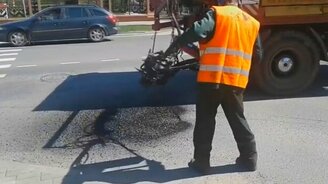 Смена канализационного люка по-европейски - смотреть видео (5:04)