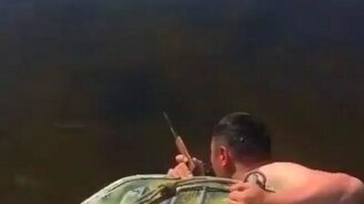 Как ловят налима в Якутии - смотреть видео (1:00)