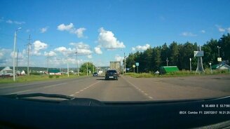 Циркач за рулём грузовика - смотреть видео (0:54)