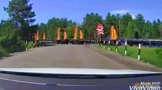 КамАЗист-торопыга на переезде - смотреть видео (0:49)