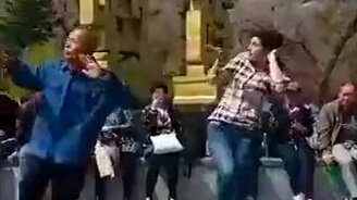 Танец дедушки с внучкой - смотреть видео (1:09)