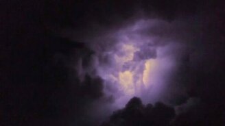 Ночная гроза из кабины самолёта - смотреть видео (1:15)