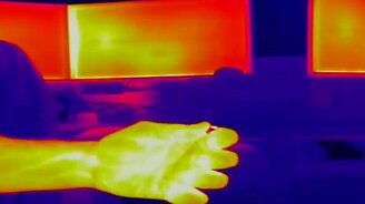 Зажигалка в лучах тепловизора - смотреть видео (0:31)