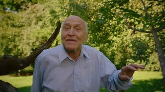 Самая оригинальная реклама смартфона - смотреть видео (1:26)