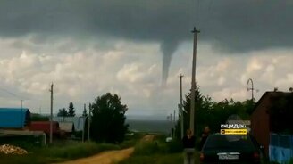 Водяной смерч возле Новосибирска - смотреть видео (0:19)