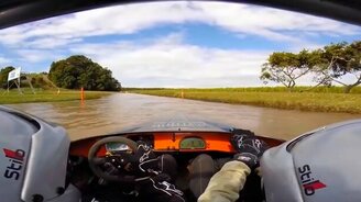 Провальная гонка на лодке - смотреть видео (1:06)