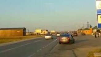 Самолёт врезается в автомобиль - смотреть видео (0:16)