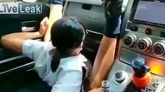 Безнадёжно застряла - смотреть видео (0:31)