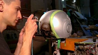 Роспись мотоциклетного шлема - смотреть видео (3:19)