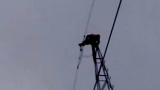 Однажды на высоковольтных проводах - смотреть видео (2:42)