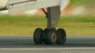 Посадка самолёта в замедлении - смотреть видео (3:49)