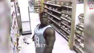 Качок заметил камеру... - смотреть видео (0:52)