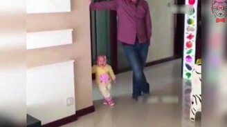 Сын повторил за папой - смотреть видео (0:07)