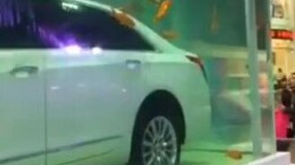 Машина в аквариуме - смотреть видео (1:07)