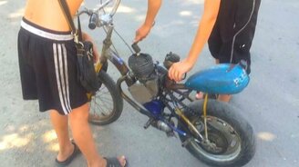 Отец собрал сыновьям мопед - смотреть видео (0:56)