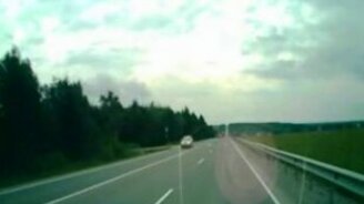 Это нас чуть не сбили! - смотреть видео (0:25)