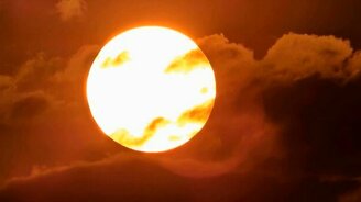 Пролетая в самолёте выше солнца - смотреть видео (3:30)