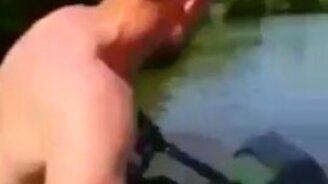 Хотел починить мотор лодки... - смотреть видео (0:28)