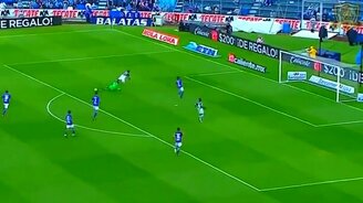 Четыре сейва за десять секунд - смотреть видео (0:32)